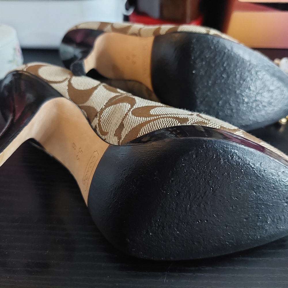 Coach Tan Heels with Signature Monogram - Picture 7 of 13
